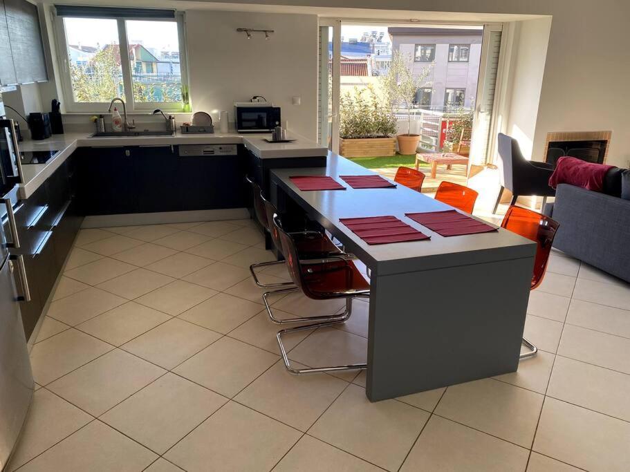 Spacious And Sunkissed 3Br & 2 Bathrooms Apartment เอเธนส์ ภายนอก รูปภาพ