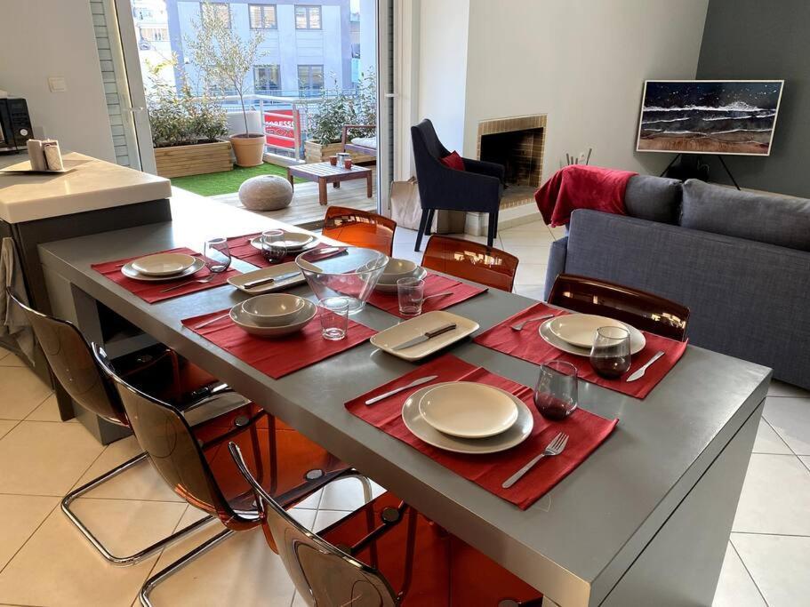 Spacious And Sunkissed 3Br & 2 Bathrooms Apartment เอเธนส์ ภายนอก รูปภาพ
