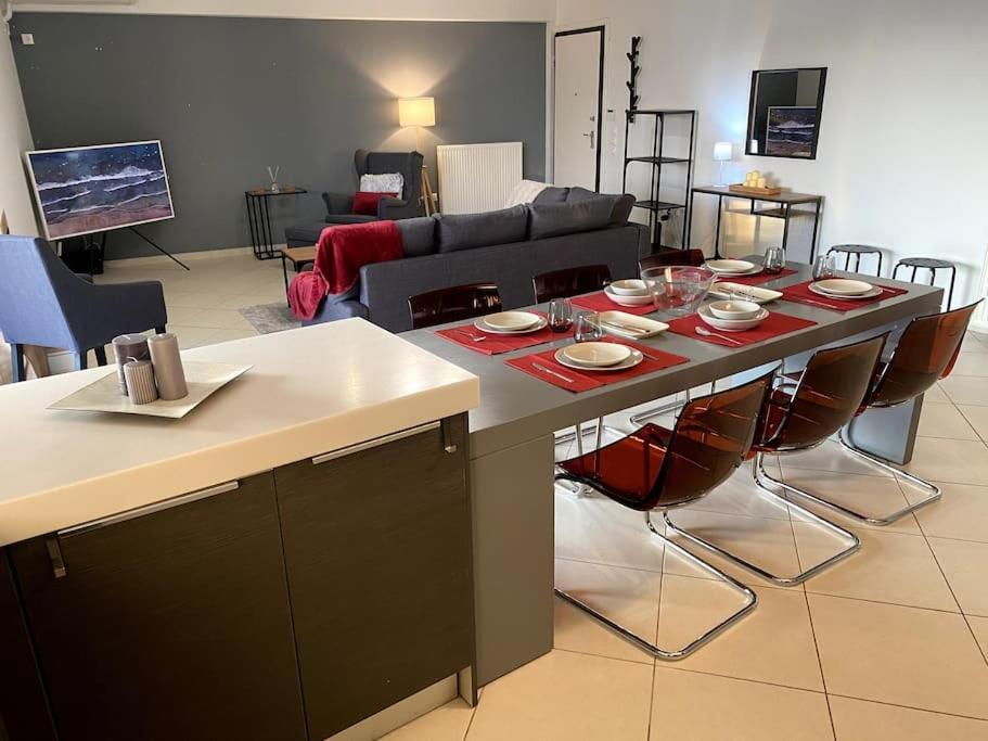 Spacious And Sunkissed 3Br & 2 Bathrooms Apartment เอเธนส์ ภายนอก รูปภาพ