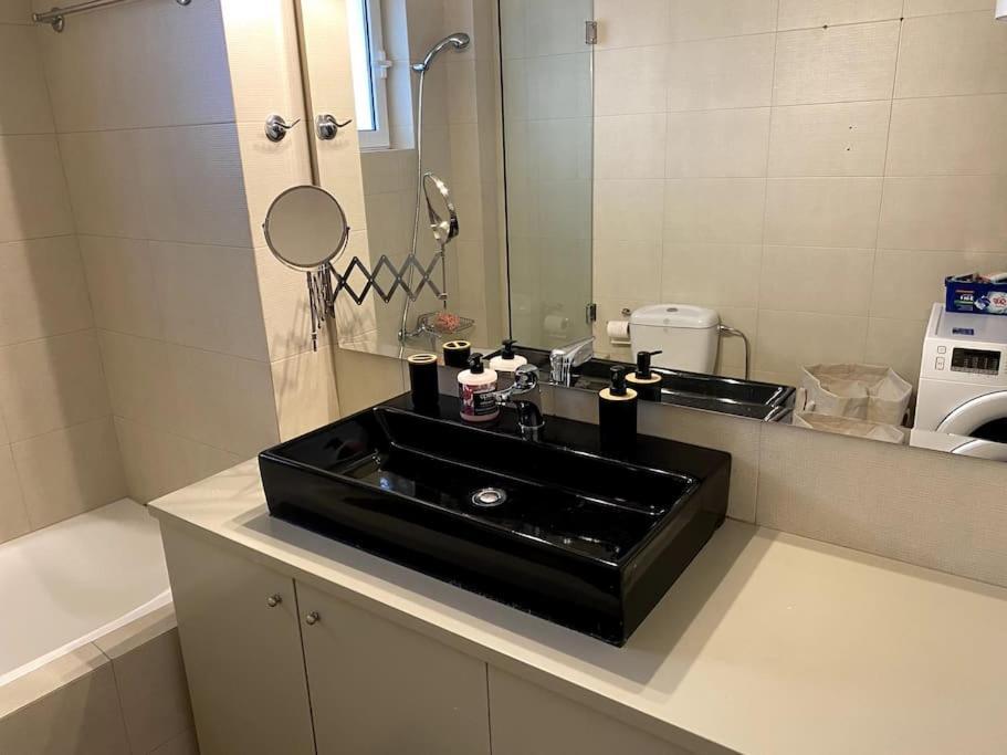 Spacious And Sunkissed 3Br & 2 Bathrooms Apartment เอเธนส์ ภายนอก รูปภาพ